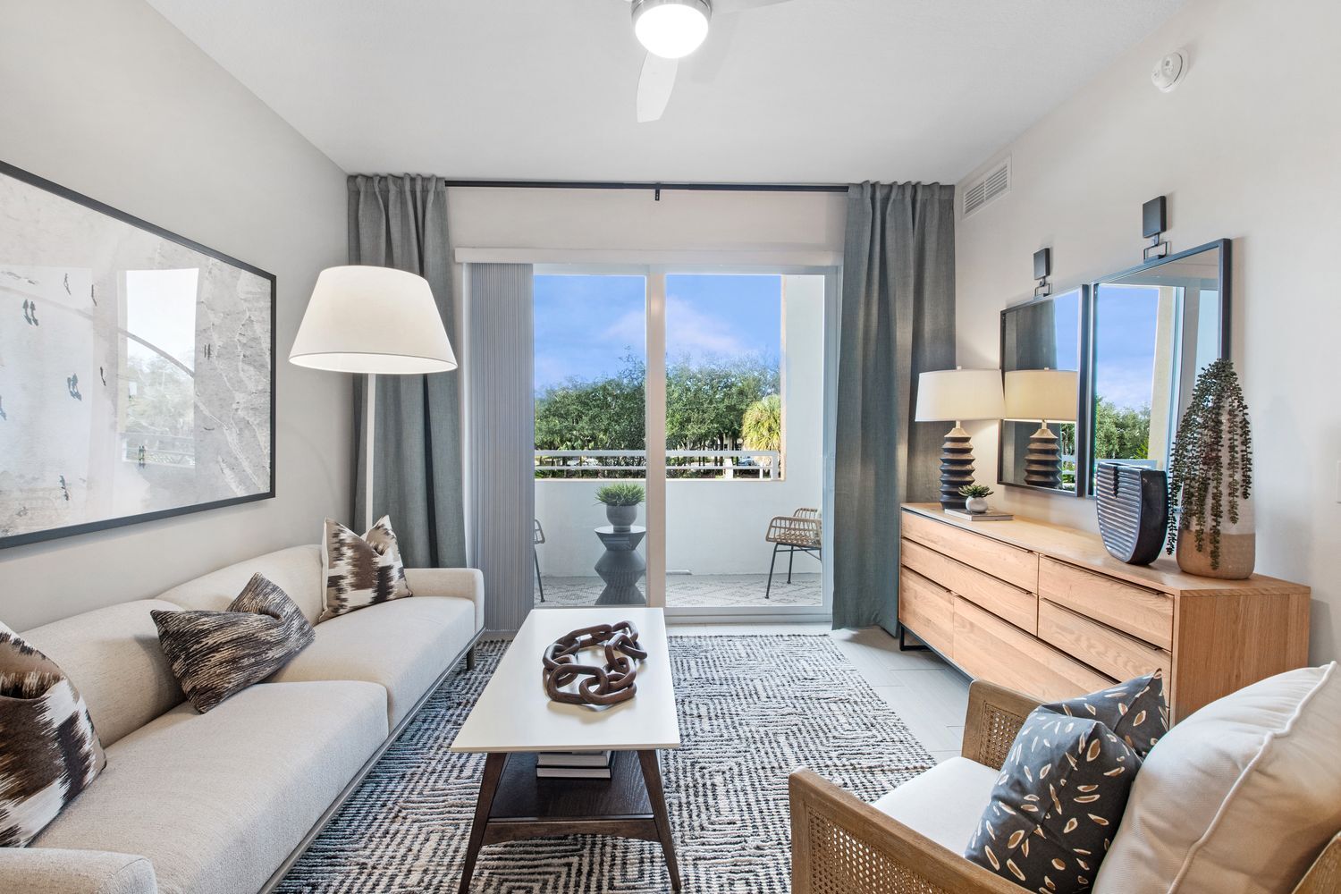 UpsideHōM at 5250 Park at Downtown Doral's Photo
