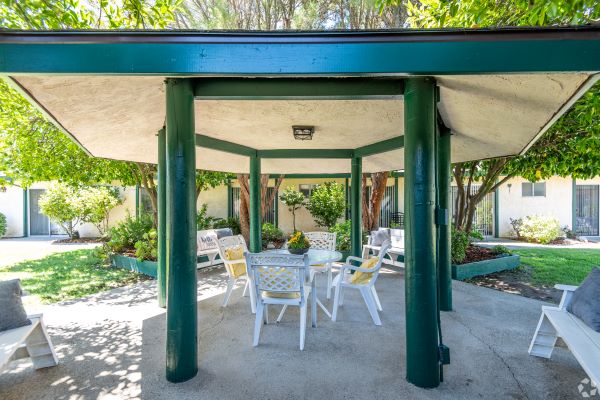 Walnut House's Photo