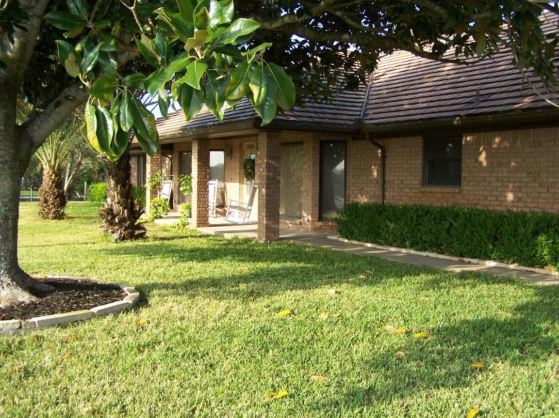 Lakehouse On Dixie's Photo