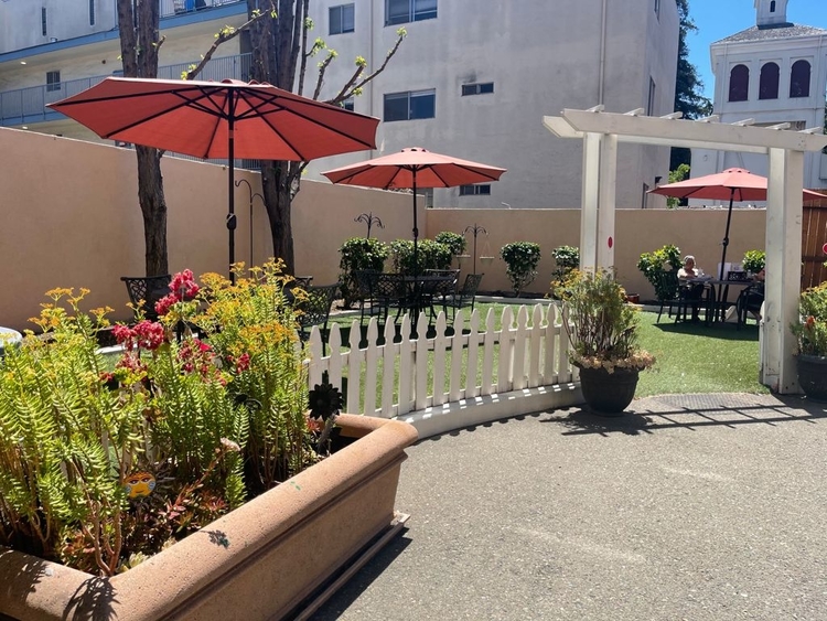 Photo gallery image - 0