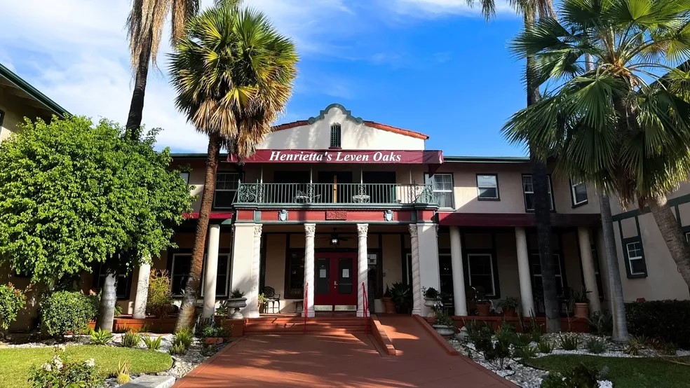 Henrietta's Leven Oaks by SCH's Photo