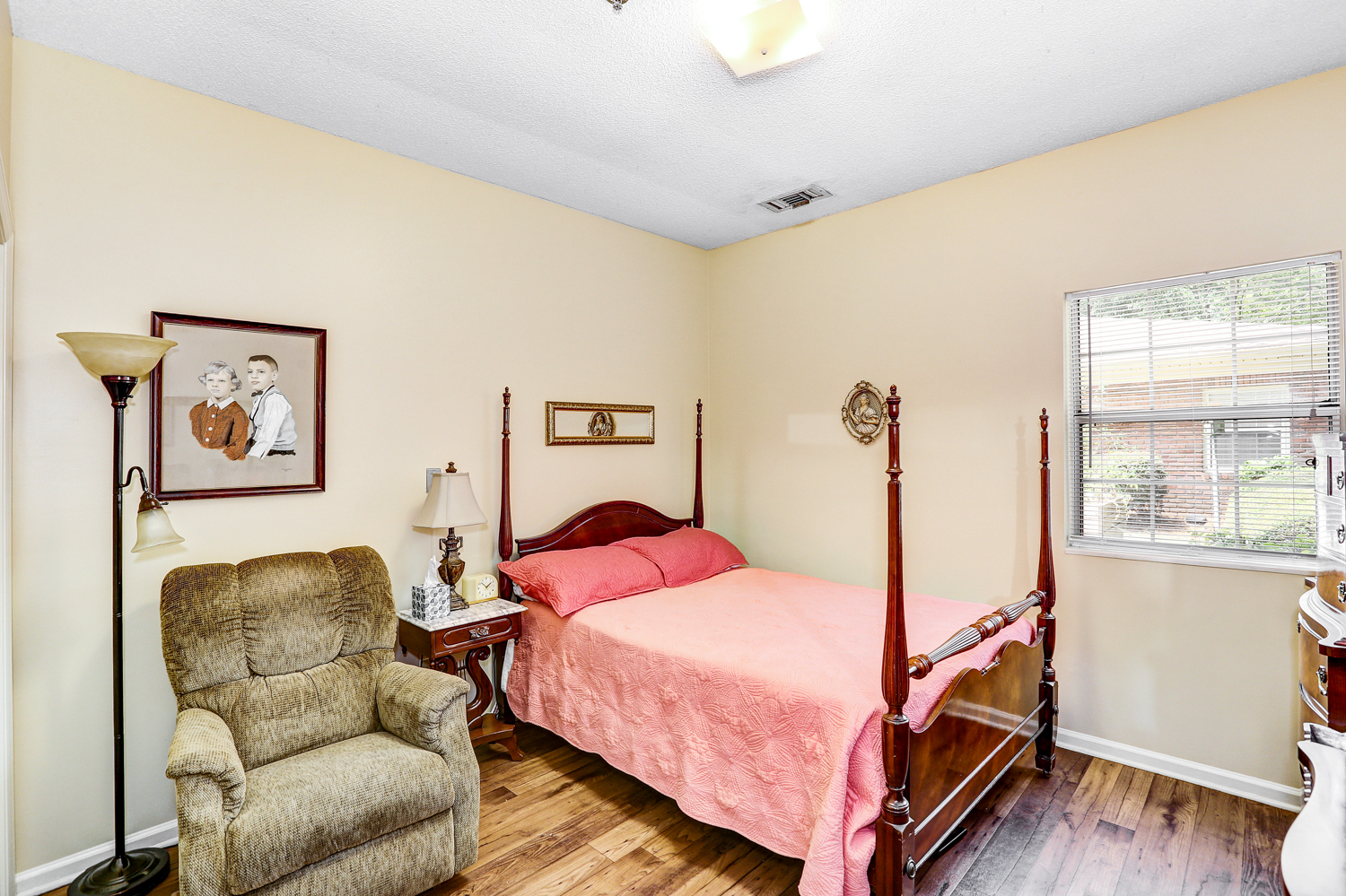 Photo gallery image - 1