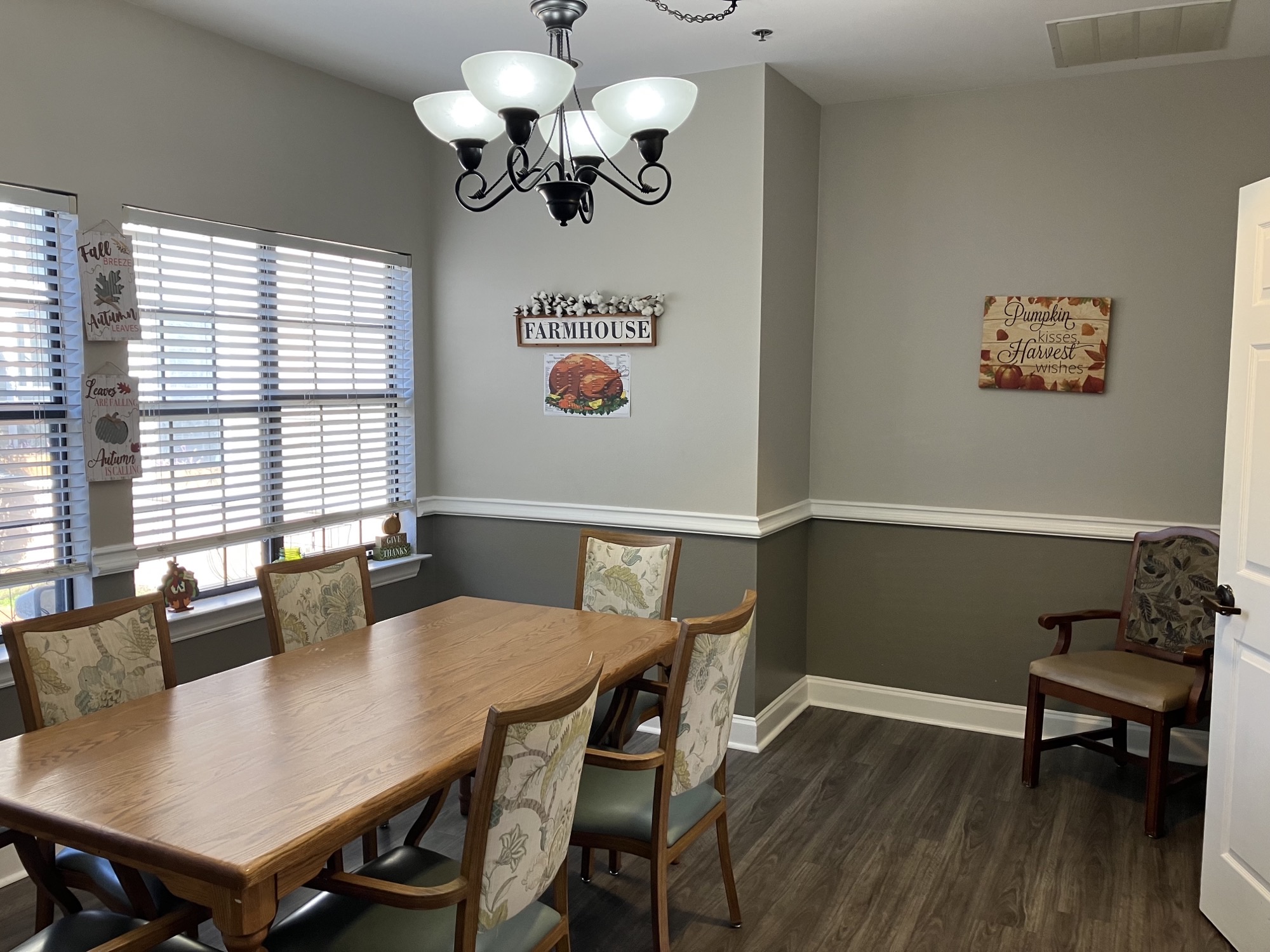 Colonial Oaks at Arlington's Photo