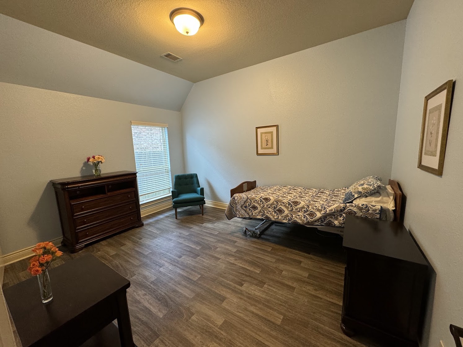 Larry's Lake House's Photo