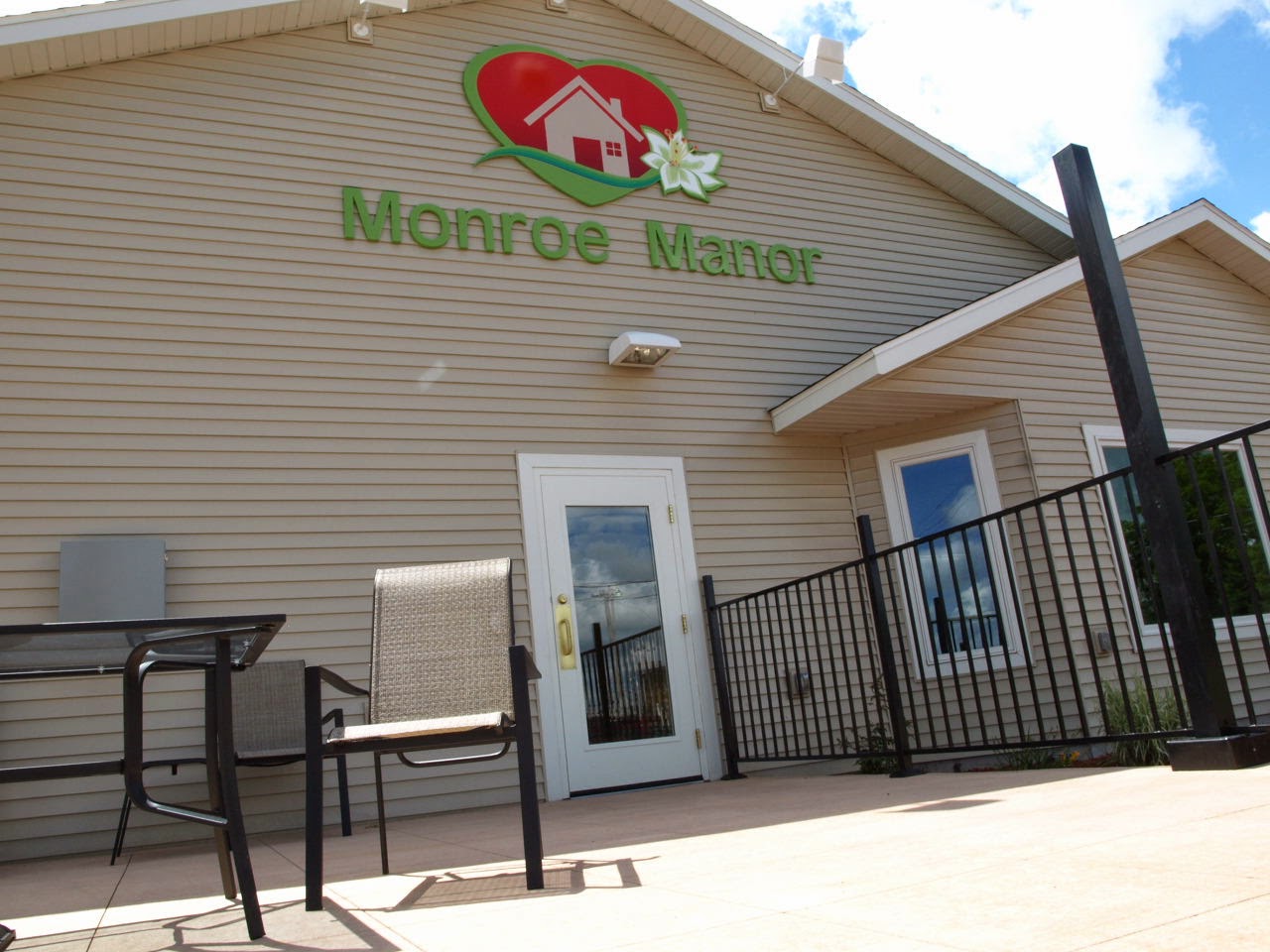 Monroe Manor's Photo