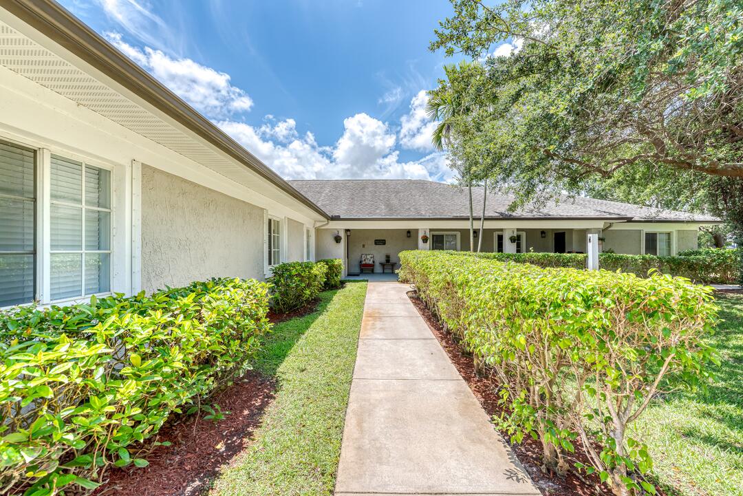 Cottages at Palm Beach's Photo