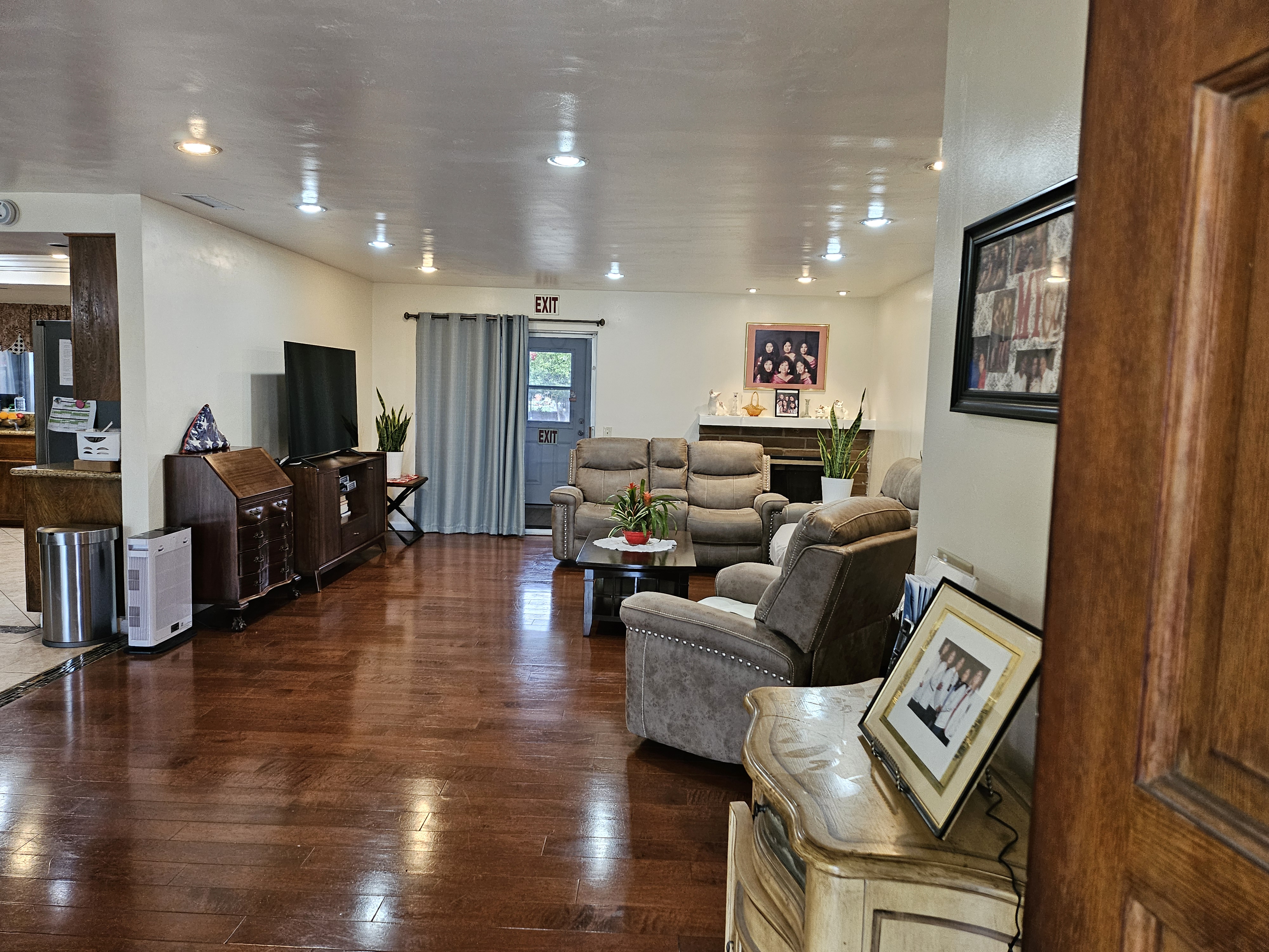 Photo gallery image - 3