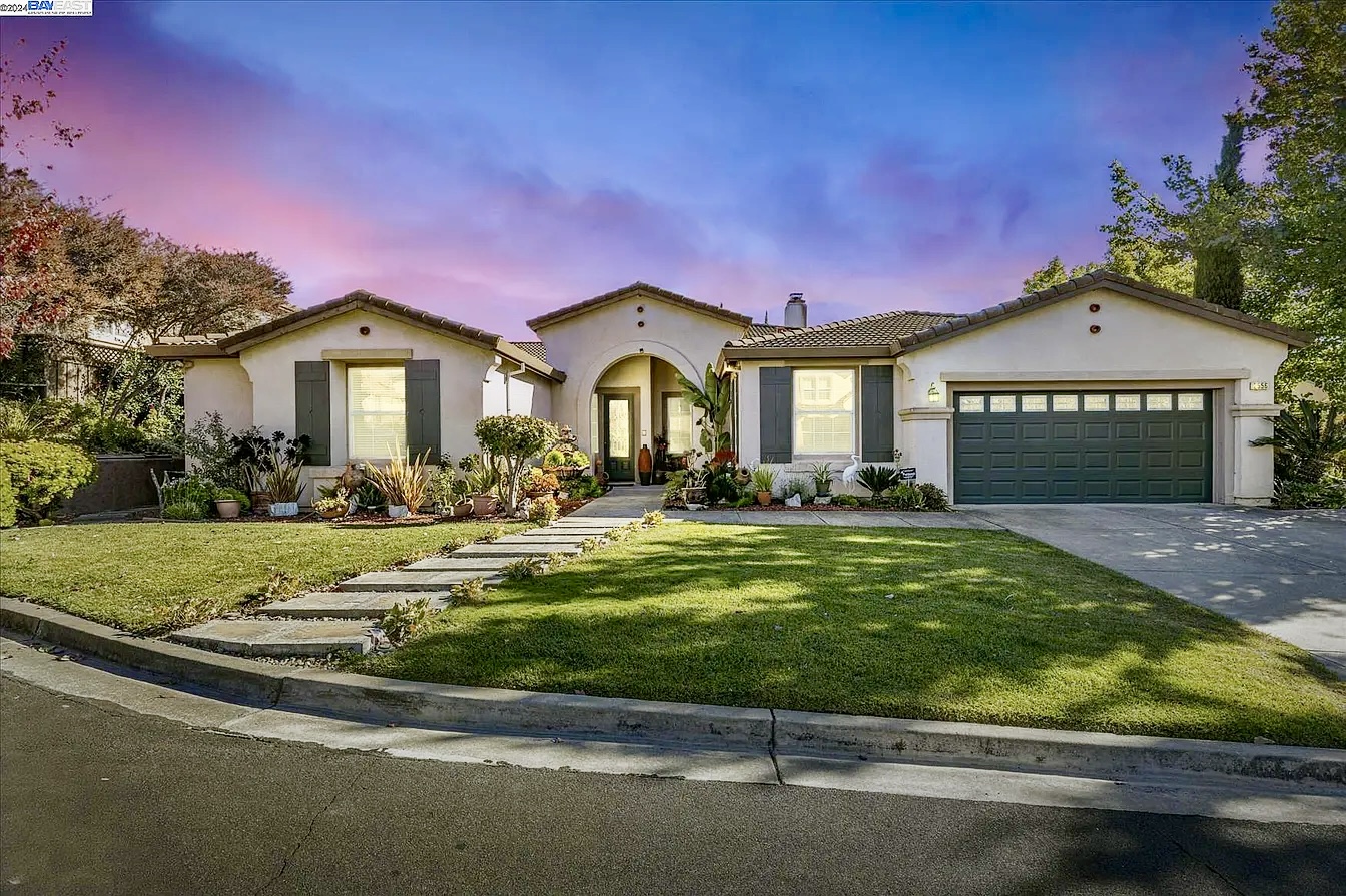 MARSHFIELD VILLA's Photo